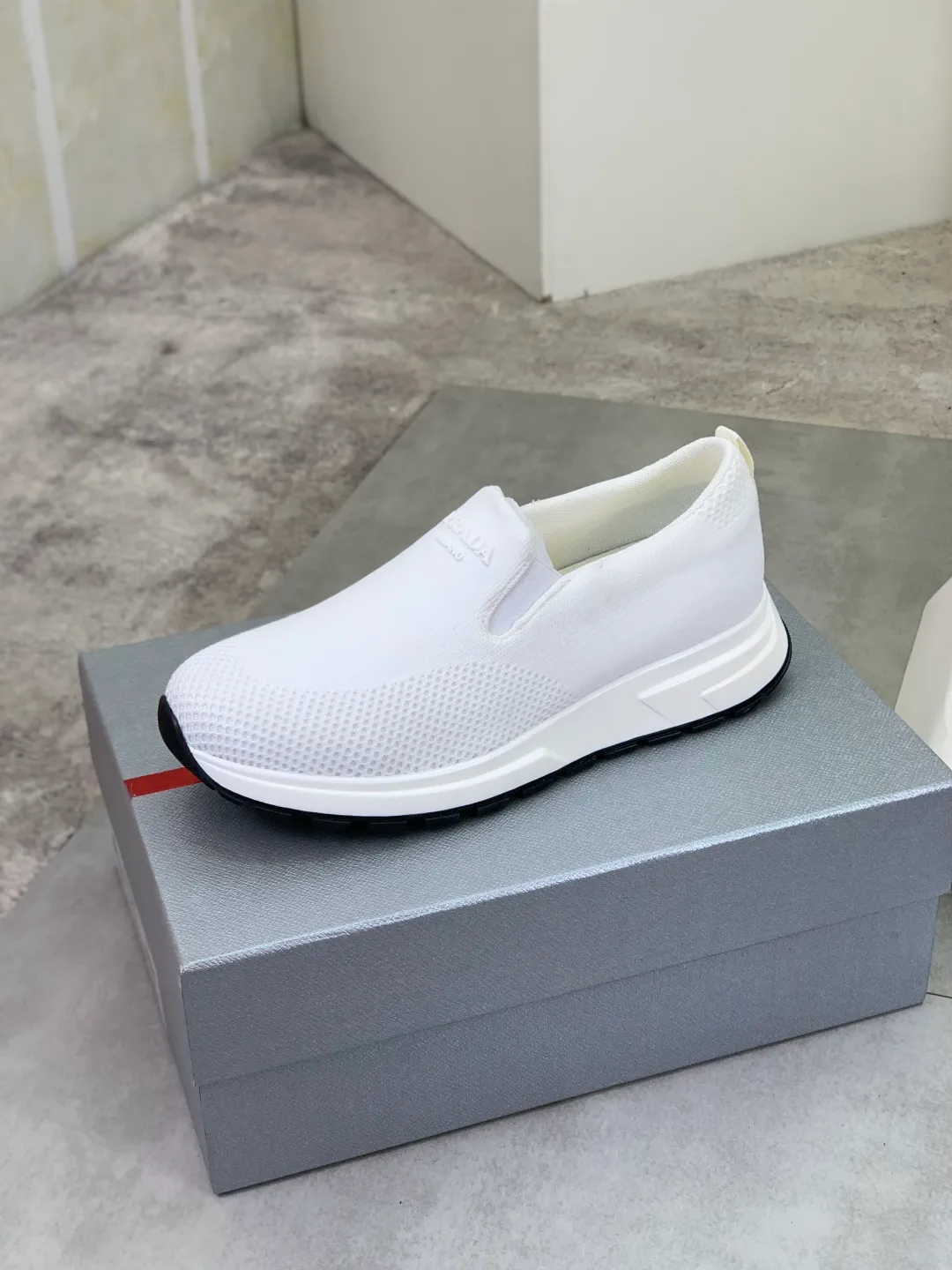 Men's shoes 💰P560💰[New model] Flying weave series (summer must-have) is now available on the official website, 🆘 Trendy brand (Prada) mainly promotes popular models, avant-garde and versatile fashionable men's shoes, private version molding, cowhide surface splicing 1:1.. Simple fashion, original imported cowhide lining and cowhide feet; the atmosphere and personality are more fashionable, eye-catching and pursuing class. It will subvert the old idea and be a must-have for fashion trendsetters with you! Must keep it for yourself! High-end comfort and low-end, high-end quality workmanship. Size: 38-45 6️⃣colors available.